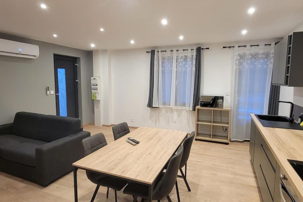 Superbe Appartement T2 Climatise, Idealement Situe Ugine Kültér fotó