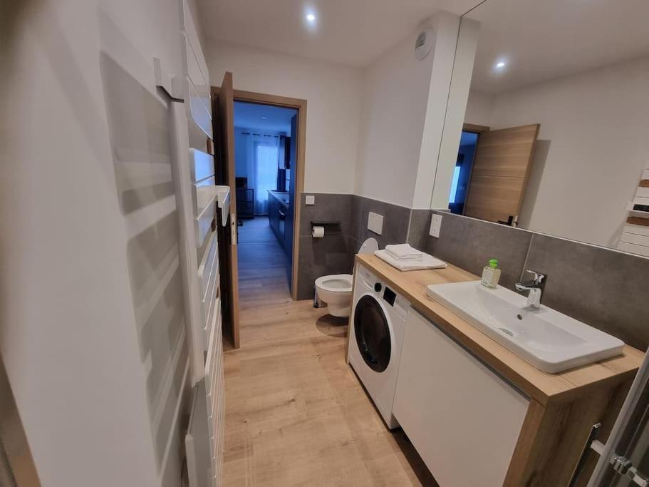 Superbe Appartement T2 Climatise, Idealement Situe Ugine Kültér fotó