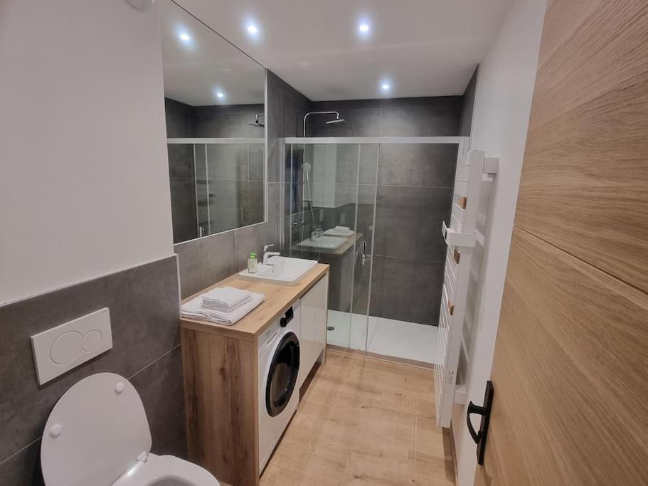 Superbe Appartement T2 Climatise, Idealement Situe Ugine Kültér fotó